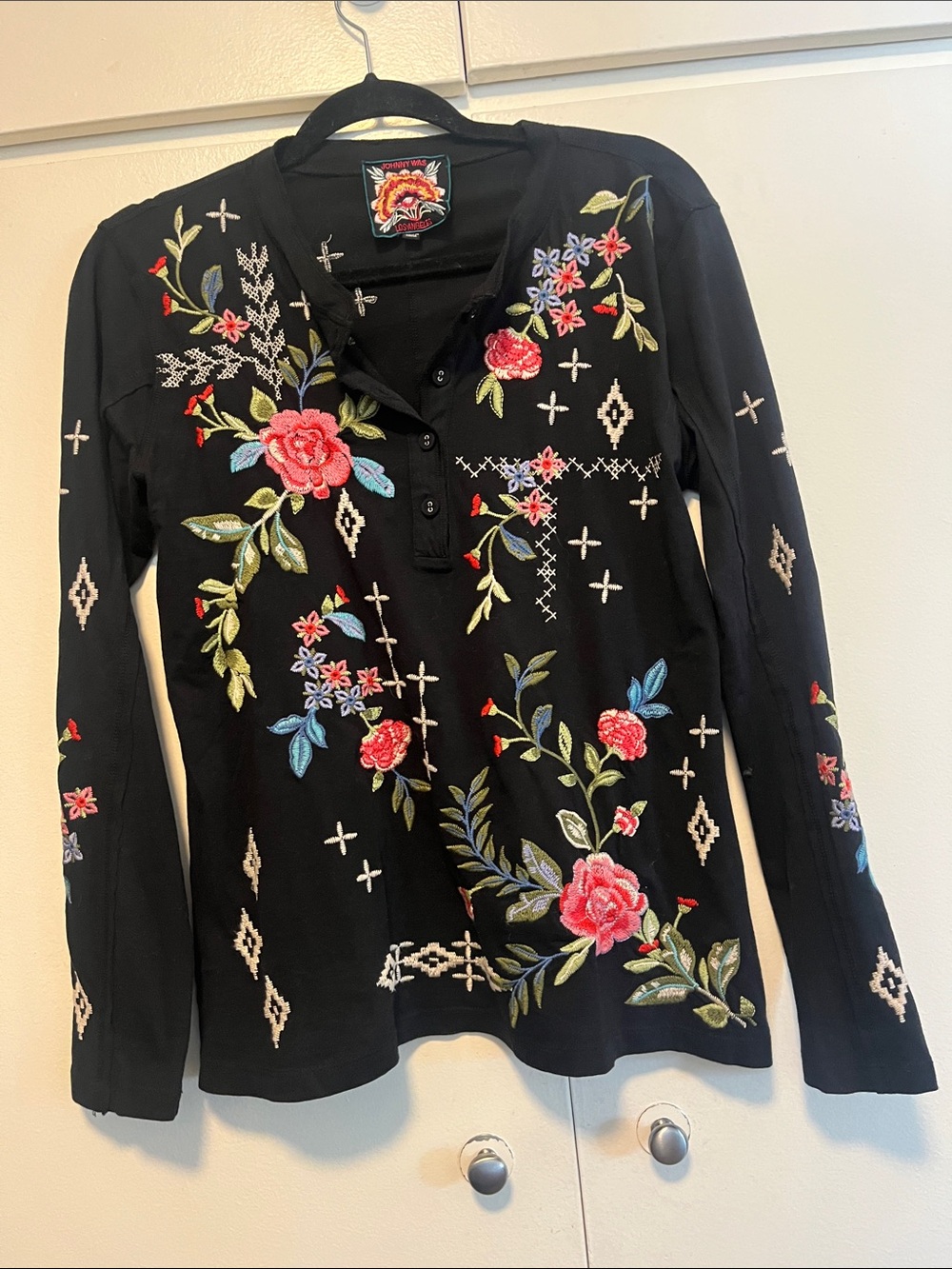 Johnny Was Black Floral Embroidered Long-Sleeve Henley Top  GREAT CONDITION XS